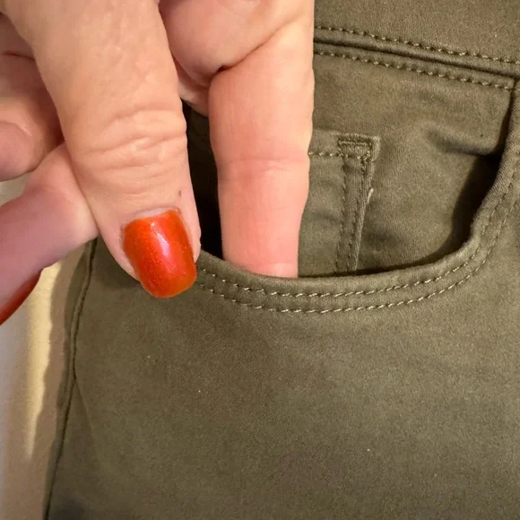 DKNY Olive Green Bermuda Shorts   LARGE      #H - Picture 3 of 8